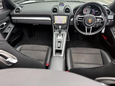 2021 Porsche 718 photo 2