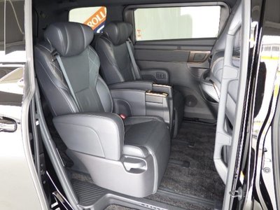 صورة 19 لـ 2023 Toyota VELLFIRE
