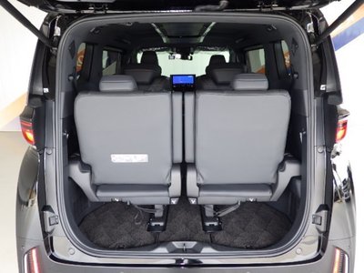 صورة 5 لـ 2023 Toyota VELLFIRE