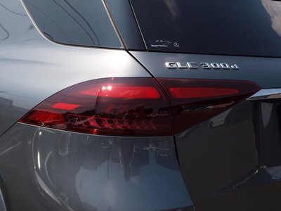 2025 Mercedes-BENZ GLE thumbnail 37