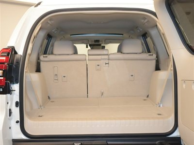 صورة 30 لـ 2023 Toyota LAND CRUISER PRADO