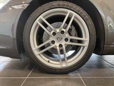 2013 Porsche 911 thumbnail 20