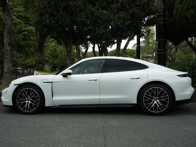 2021 Porsche TAYCAN thumbnail 28