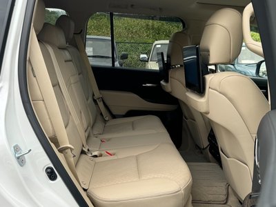 2024 Toyota LAND CRUISER 300 thumbnail 31