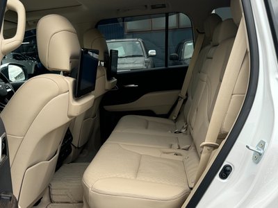 2024 Toyota LAND CRUISER 300 thumbnail 28