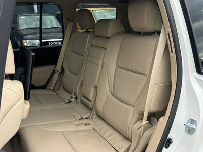 2024 Toyota LAND CRUISER 300 thumbnail 29