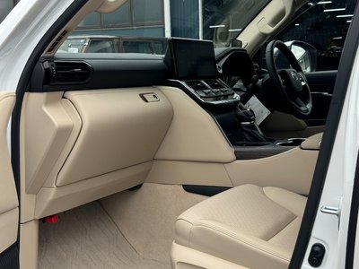 2024 Toyota LAND CRUISER 300 thumbnail 24