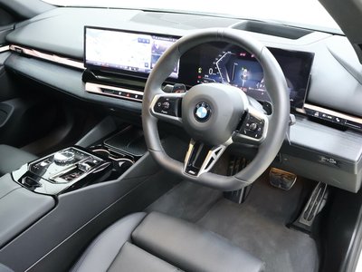 2025 BMW 5 SERIES TOURING 照片 3