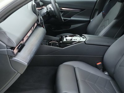 2025 BMW 5 SERIES TOURING thumbnail 31