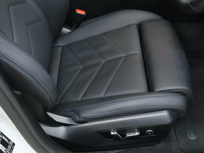 2025 BMW 5 SERIES TOURING thumbnail 32