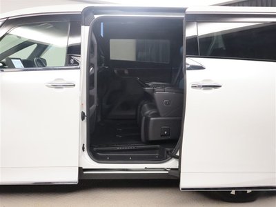 صورة 33 لـ 2023 Toyota ALPHARD