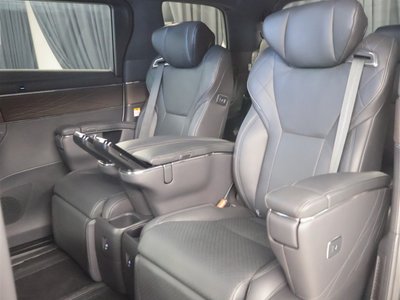 صورة 31 لـ 2023 Toyota ALPHARD