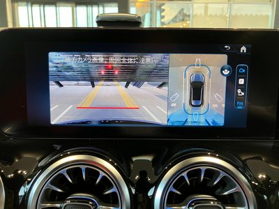 2025 Mercedes-BENZ GLA photo 11