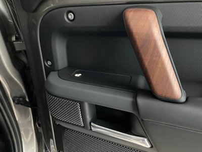 2022 LAND Rover DEFENDER thumbnail 31