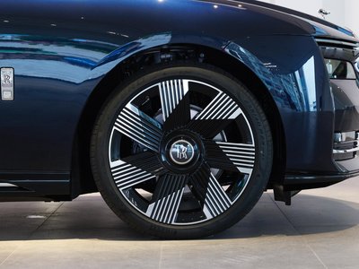 2025 ROLLS-ROYCE SPECTRE — миниатюра 7