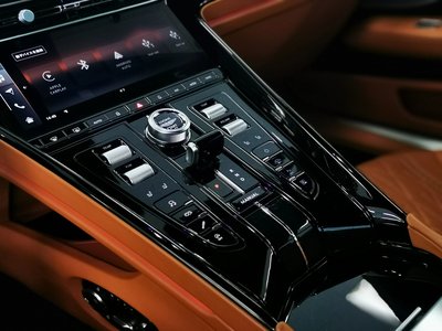 2024 Aston Martin DB12 — фото 16