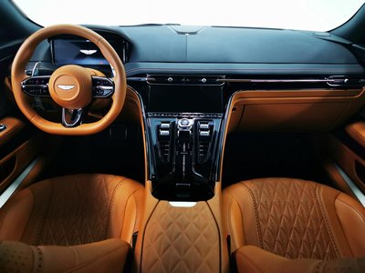 2024 Aston Martin DB12 — фото 3