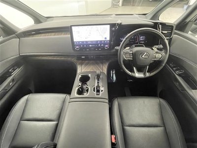 صورة 3 لـ 2024 Lexus LM