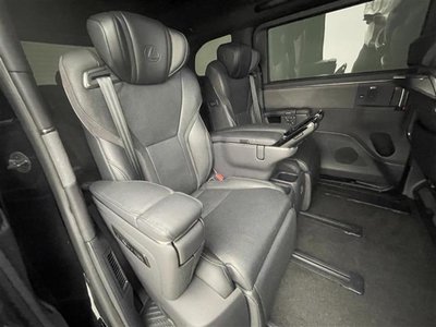 صورة 28 لـ 2024 Lexus LM