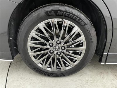 صورة 34 لـ 2024 Lexus LM