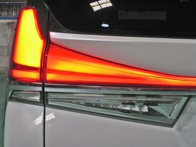 صورة 18 لـ 2015 Toyota ALPHARD