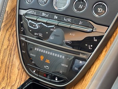 صورة مصغرة 31 لـ 2023 Aston Martin DB11 VOLANTE