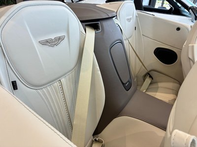 صورة مصغرة 39 لـ 2023 Aston Martin DB11 VOLANTE