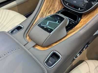 صورة مصغرة 34 لـ 2023 Aston Martin DB11 VOLANTE