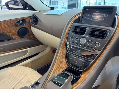 صورة مصغرة 28 لـ 2023 Aston Martin DB11 VOLANTE