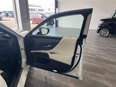 2023 Lexus ES thumbnail 38