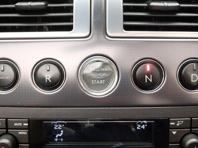 صورة 28 لـ 2010 Aston Martin V8 VANTAGE ROADSTER