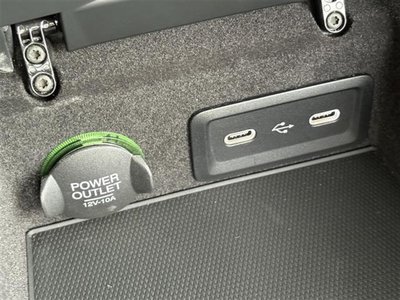 2026 Aston Martin DB12 缩略图 7