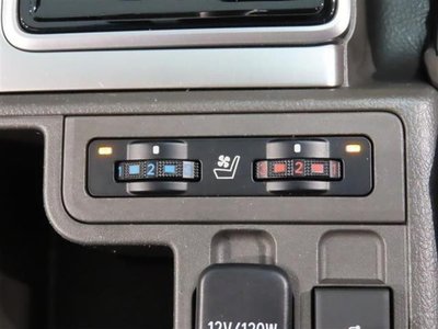 صورة 10 لـ 2023 Toyota LAND CRUISER PRADO