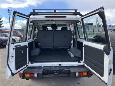 2025 Toyota LAND CRUISER 70 照片 39