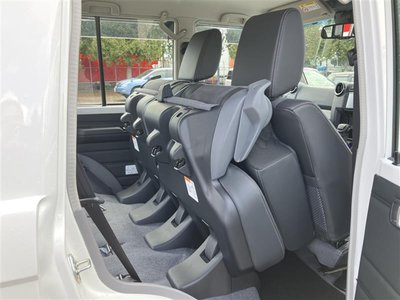 2025 Toyota LAND CRUISER 70 照片 42