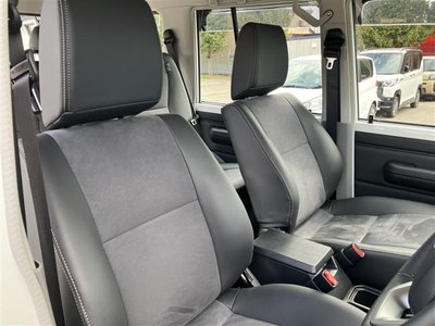 2025 Toyota LAND CRUISER 70 照片 28