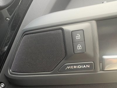 2025 LAND Rover DEFENDER — миниатюра 11