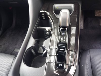 2025 Toyota CROWN ESTATE thumbnail 30
