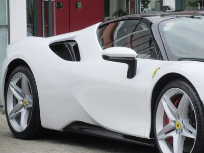 صورة 11 لـ 2021 Ferrari SF90 STRADALE