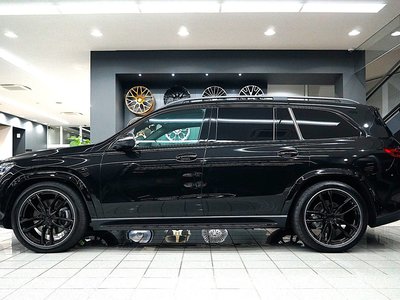 2026 Mercedes-BENZ GLS photo 2