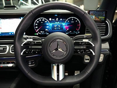 2026 Mercedes-BENZ GLS photo 7