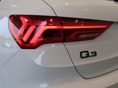 2025 AUDI Q3 photo 7
