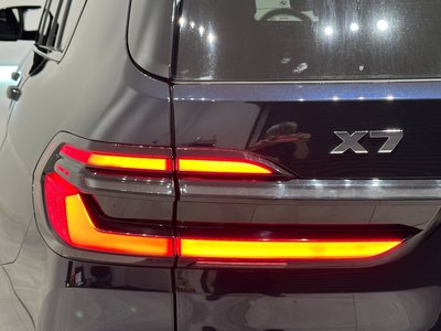 2025 BMW X7 thumbnail 18