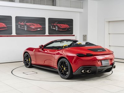 صورة 7 لـ 2025 Ferrari ROMA SPIDER