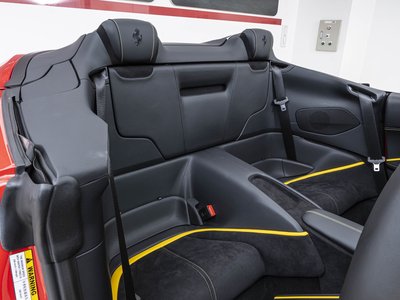 صورة 15 لـ 2025 Ferrari ROMA SPIDER