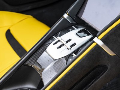 2025 Ferrari ROMA SPIDER thumbnail 23