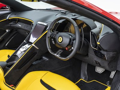 صورة 16 لـ 2025 Ferrari ROMA SPIDER