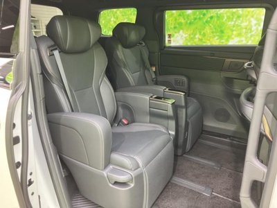 2025 Toyota ALPHARD photo 7