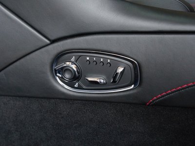 2020 Aston Martin DB11 照片 20