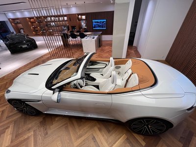 صورة 7 لـ 2024 Aston Martin DB12 VOLANTE